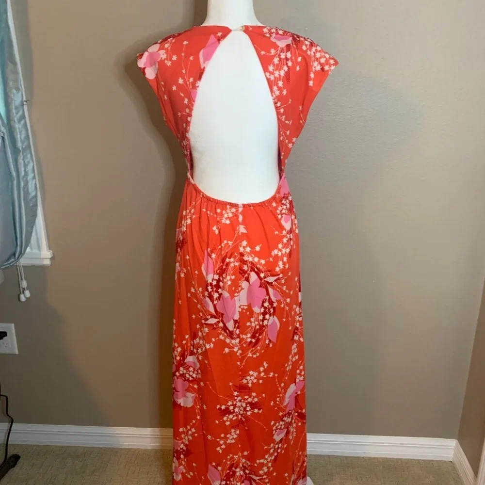 Elegant Red Floral Maxi Dress - Picture 7 of 8